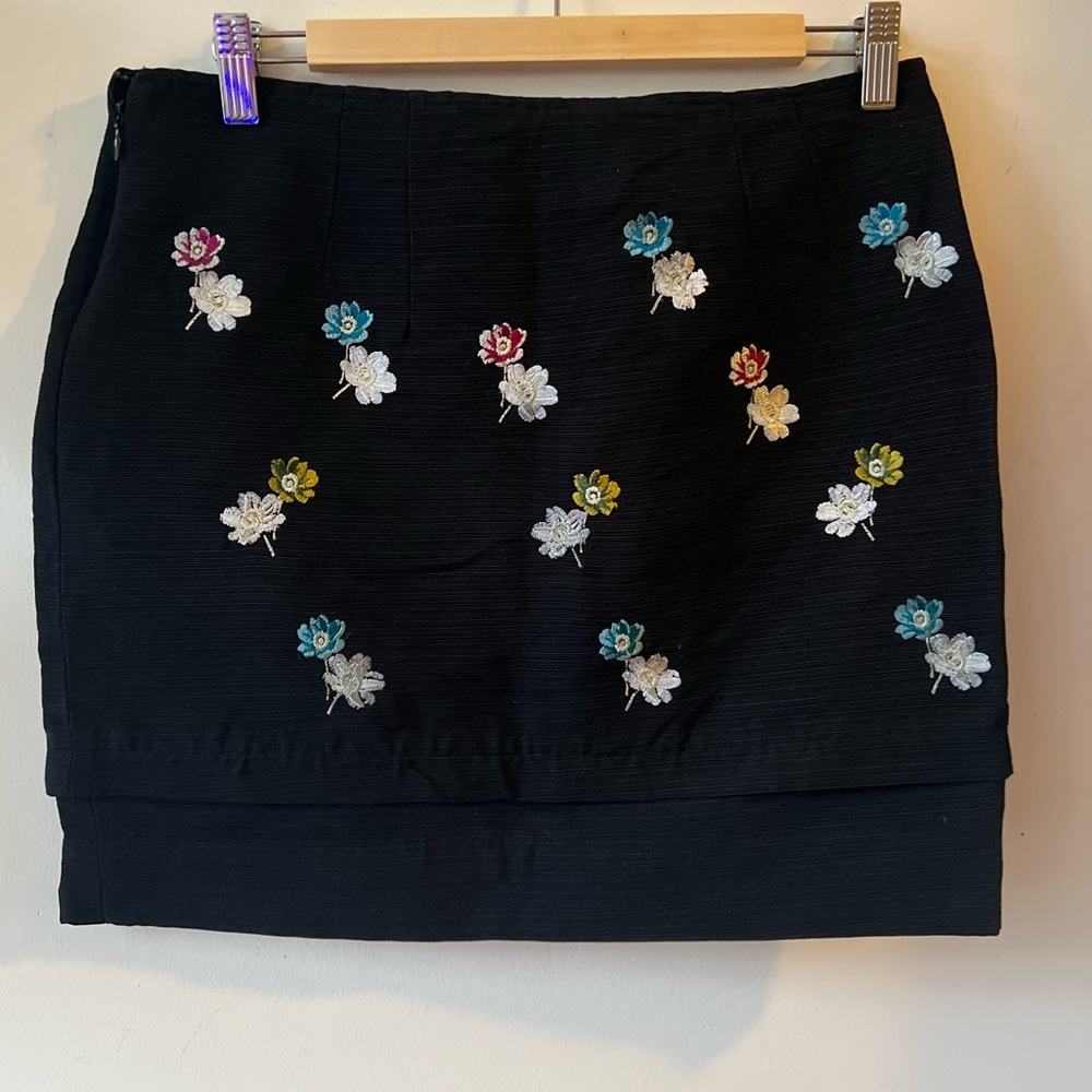 HD in Paris Embroidered Anthropologie Skirt 6 EUC